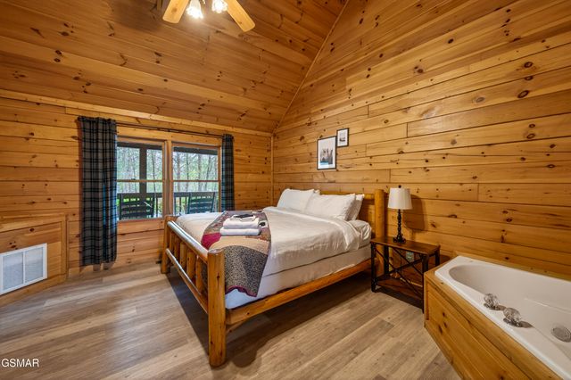 757 Chickasaw Gap Way, Pigeon Forge, TN 37863