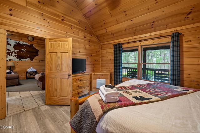 757 Chickasaw Gap Way, Pigeon Forge, TN 37863