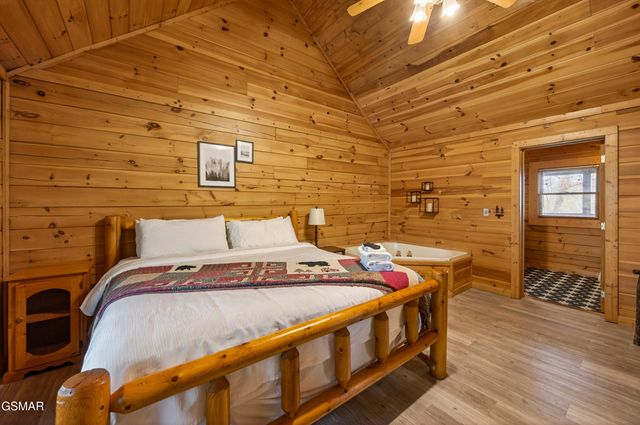 757 Chickasaw Gap Way, Pigeon Forge, TN 37863