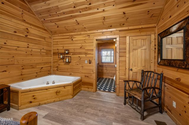 757 Chickasaw Gap Way, Pigeon Forge, TN 37863