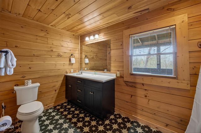 757 Chickasaw Gap Way, Pigeon Forge, TN 37863
