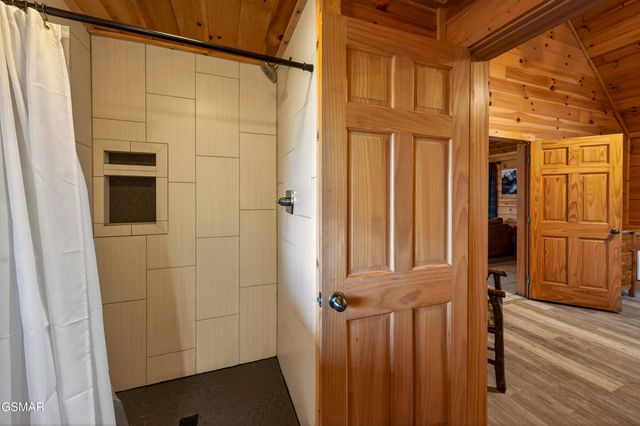 757 Chickasaw Gap Way, Pigeon Forge, TN 37863