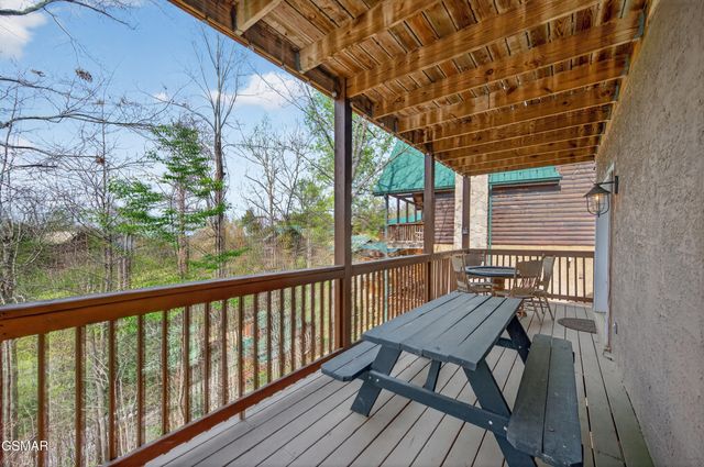 757 Chickasaw Gap Way, Pigeon Forge, TN 37863