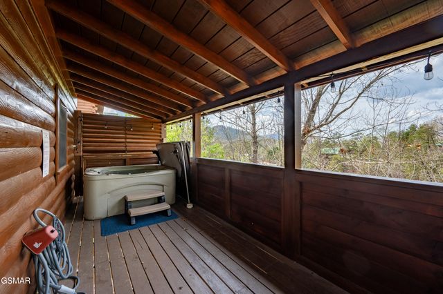 757 Chickasaw Gap Way, Pigeon Forge, TN 37863