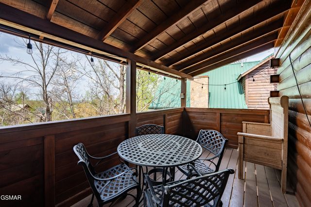 757 Chickasaw Gap Way, Pigeon Forge, TN 37863