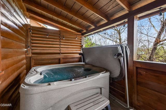 757 Chickasaw Gap Way, Pigeon Forge, TN 37863