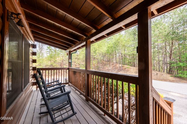 757 Chickasaw Gap Way, Pigeon Forge, TN 37863
