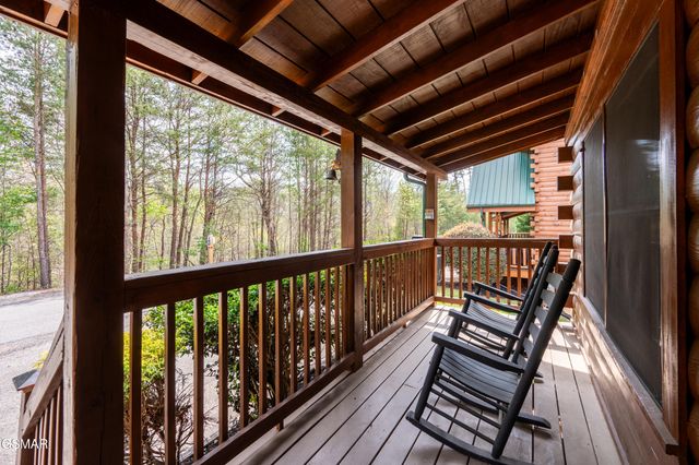 757 Chickasaw Gap Way, Pigeon Forge, TN 37863