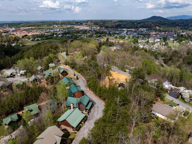 757 Chickasaw Gap Way, Pigeon Forge, TN 37863
