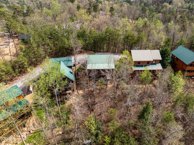 757 Chickasaw Gap Way, Pigeon Forge, TN 37863