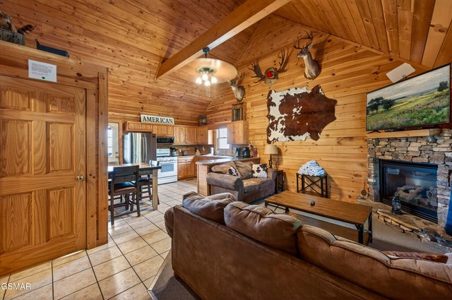 757 Chickasaw Gap Way, Pigeon Forge, TN 37863