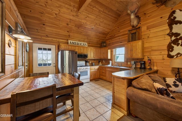 757 Chickasaw Gap Way, Pigeon Forge, TN 37863