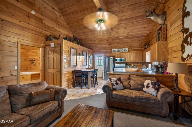 757 Chickasaw Gap Way, Pigeon Forge, TN 37863