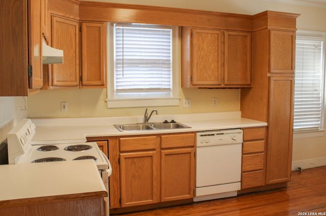 311 E Rosewood Ave Apt 102, San Antonio, TX 78212