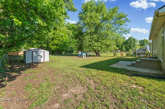 414 Donna Dr, Clarksville, TN 37042
