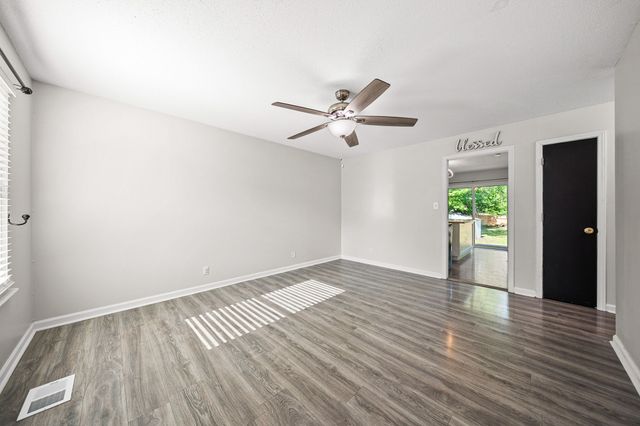414 Donna Dr, Clarksville, TN 37042