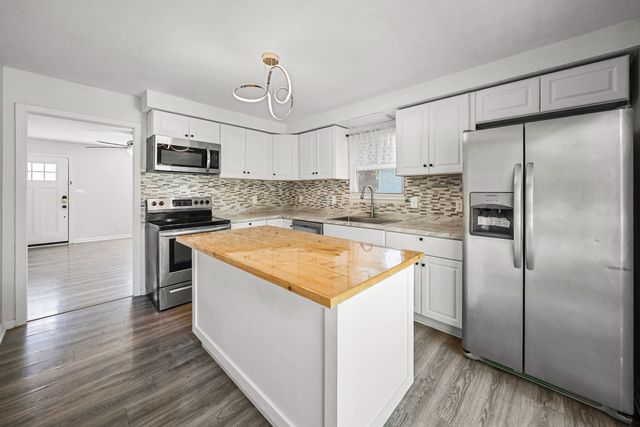 414 Donna Dr, Clarksville, TN 37042