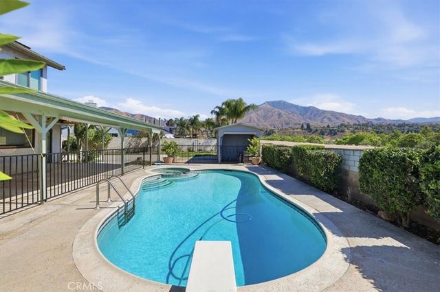 7003 Grove, Highland, CA 92346