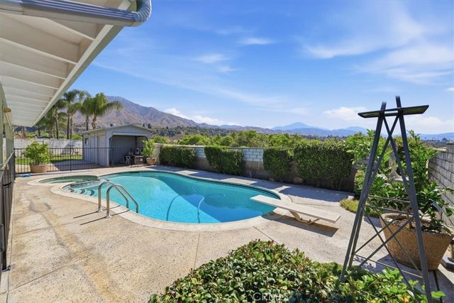 7003 Grove, Highland, CA 92346