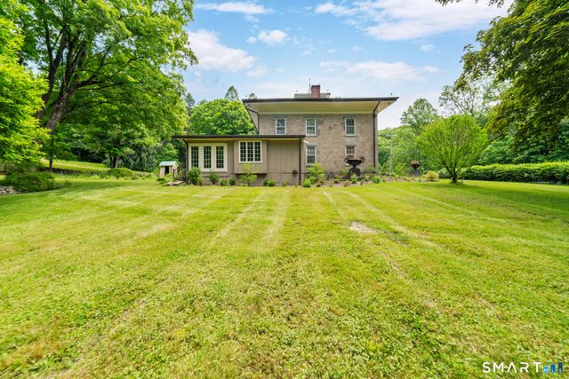 1917 Main Street North, Woodbury, CT 06798