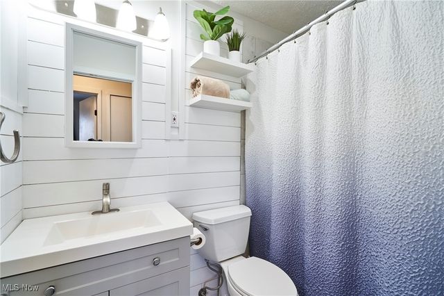 18501 Hilliard Boulevard, Rocky River, OH 44116