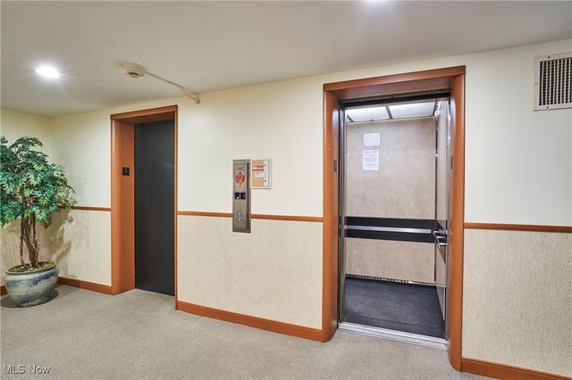 18501 Hilliard Boulevard, Rocky River, OH 44116