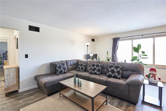 18501 Hilliard Boulevard, Rocky River, OH 44116