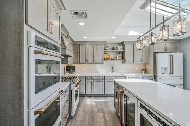 25 Harbor Court, Copiague, NY 11726