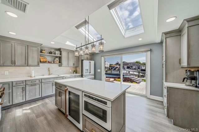 25 Harbor Court, Copiague, NY 11726