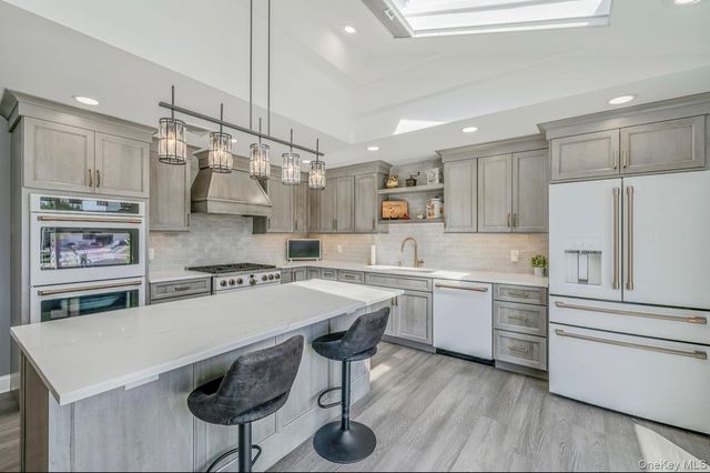 25 Harbor Court, Copiague, NY 11726