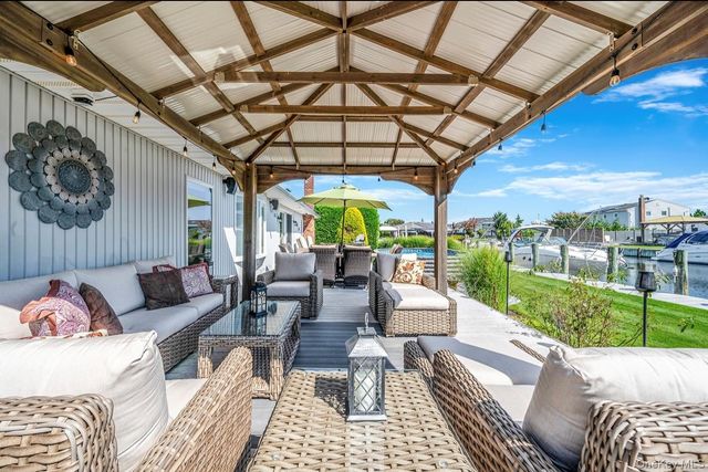 25 Harbor Court, Copiague, NY 11726