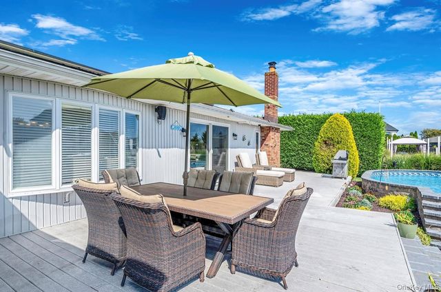 25 Harbor Court, Copiague, NY 11726