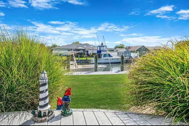 25 Harbor Court, Copiague, NY 11726