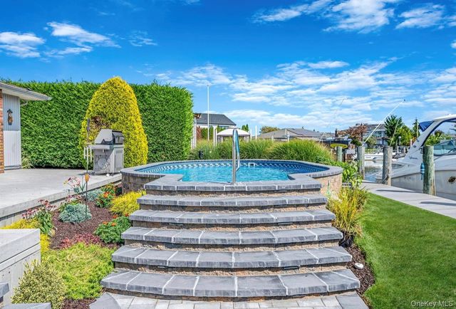 25 Harbor Court, Copiague, NY 11726