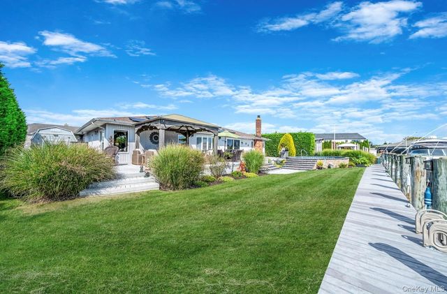 25 Harbor Court, Copiague, NY 11726