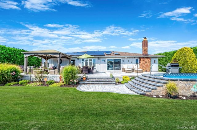 25 Harbor Court, Copiague, NY 11726