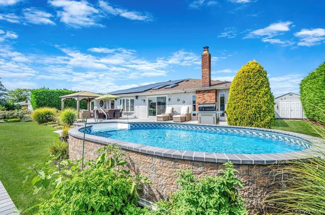 25 Harbor Court, Copiague, NY 11726