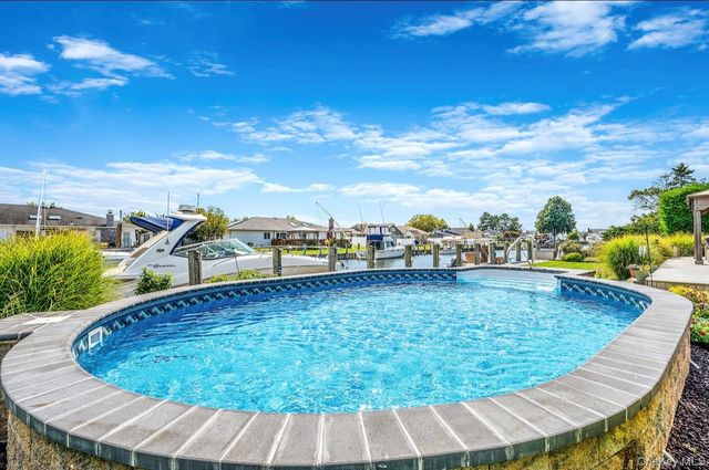 25 Harbor Court, Copiague, NY 11726