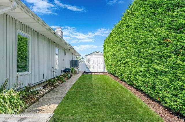 25 Harbor Court, Copiague, NY 11726