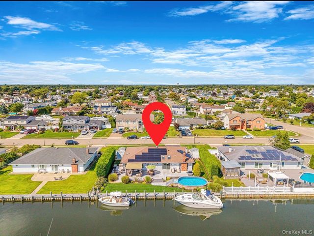 25 Harbor Court, Copiague, NY 11726