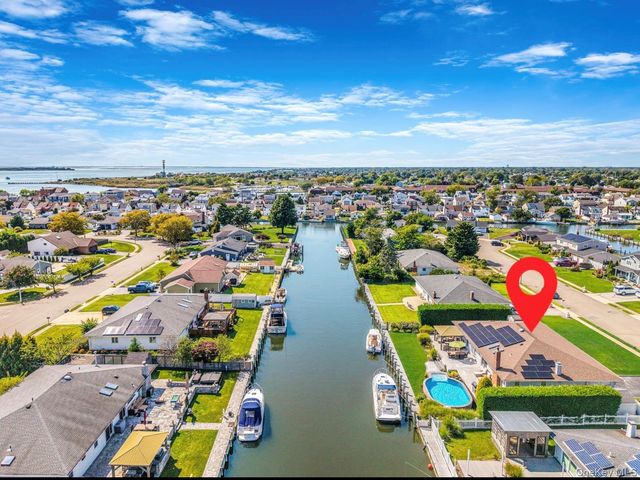 25 Harbor Court, Copiague, NY 11726