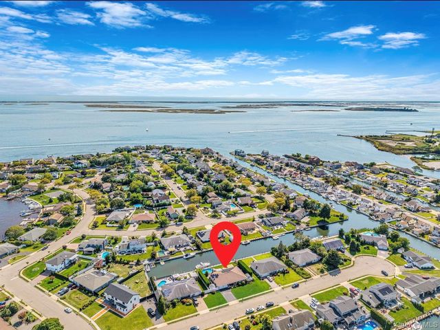 25 Harbor Court, Copiague, NY 11726