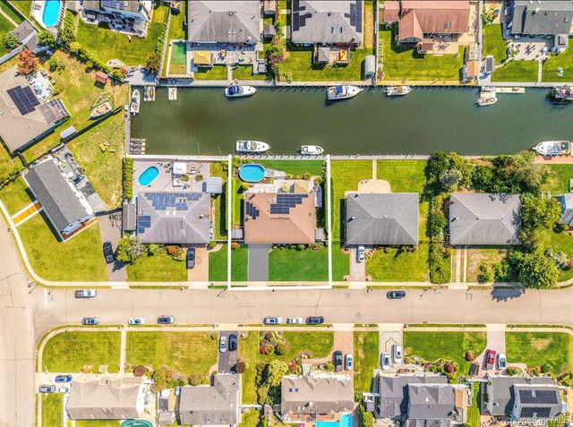 25 Harbor Court, Copiague, NY 11726