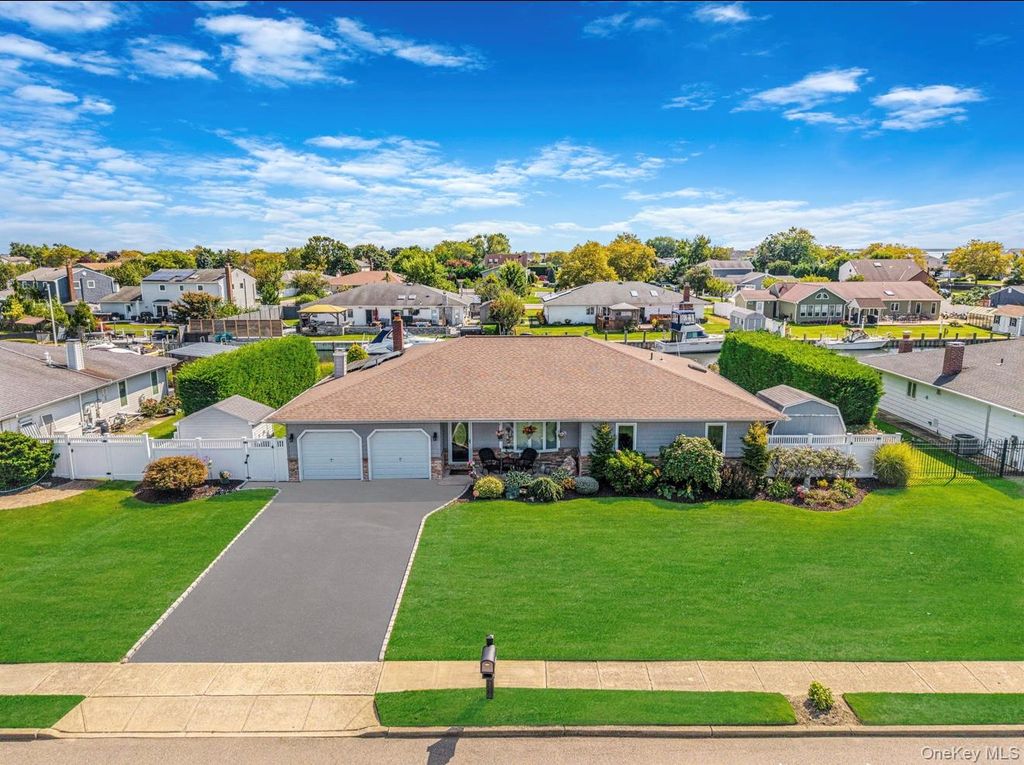 25 Harbor Court, Copiague, NY 11726