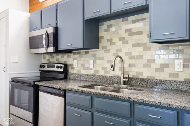 47 Brookside Drive, Whiteland, IN 46184