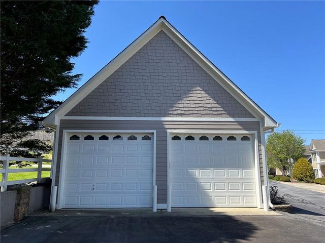 2261 Eastgate Drive E, Hiawassee, GA 30546