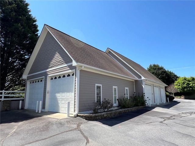 2261 Eastgate Drive E, Hiawassee, GA 30546