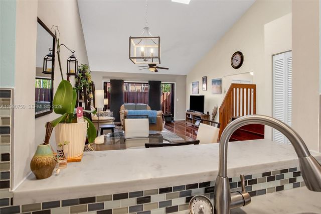 402 SE 14th St, Dania Beach, FL 33004