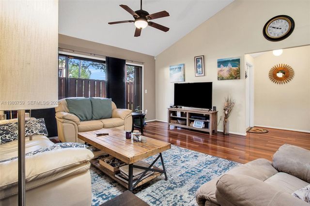 402 SE 14th St, Dania Beach, FL 33004