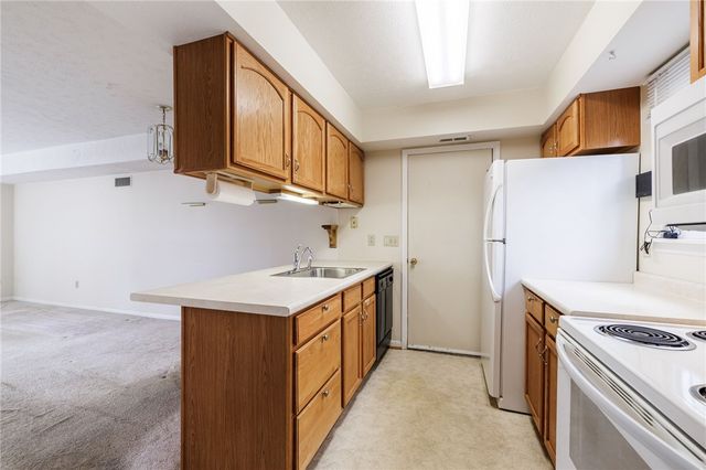 734 Eastbrooke Lane, Brighton, NY 14618